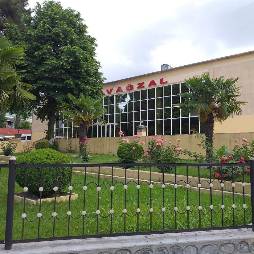 Sheki Avtovagzal Motel Exteriör bild